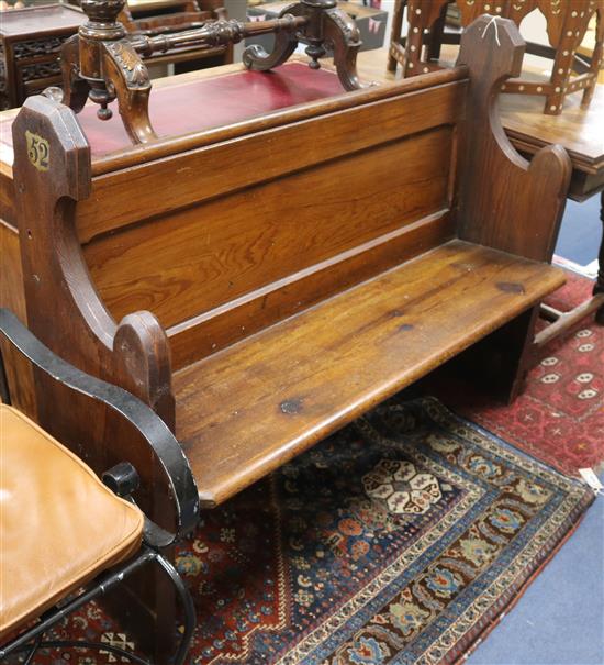 A pine pew W.122cm